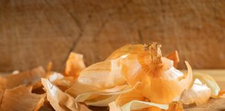 Польза луковой шелухи для растений — личный опыт и научное объяснение - Сад и огород Польза луковой шелухи для растений — личный опыт и научное объяснение