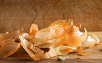 Польза луковой шелухи для растений — личный опыт и научное объяснение Польза луковой шелухи для растений — личный опыт и научное объяснение