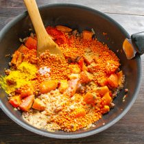 Добавляем специи. Добавляем специи.