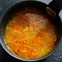 Готовим на небольшом огне 25 минут, пока овощи не станут совсем мягкими. Готовим на небольшом огне 25 минут, пока овощи не станут совсем мягкими.