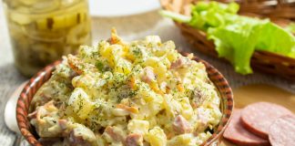 Картофельный салат с копченой колбасой
