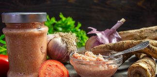 Хреновина с помидорами и чесноком