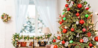 Хитрости, чтобы сохранить новогоднюю ёлку до конца праздников
