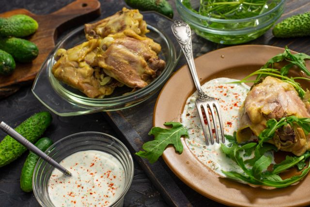 Курица с дзадзики