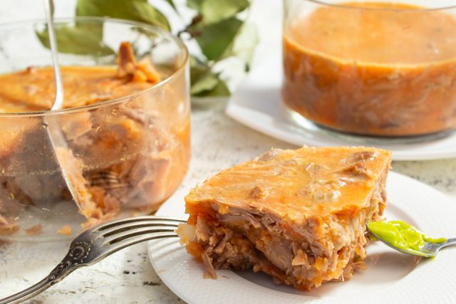 Заливное из индейки с морковью