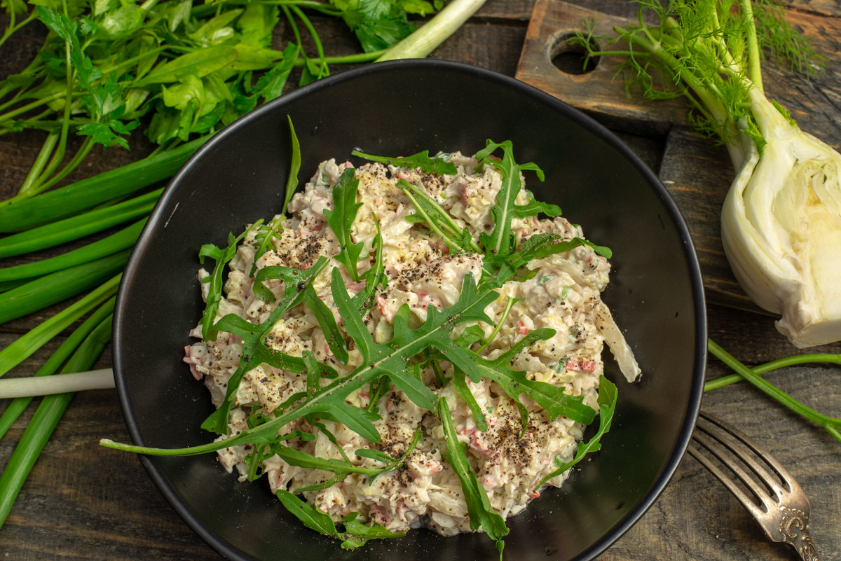 Салат из крабовых палочек с фенхелем