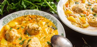 Суп с фрикадельками и вермишелью