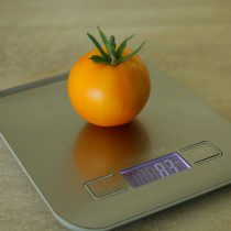 Плоды получились аккуратные, около 80 г, как и заявлено. Но вкус разочаровал — без сладости, довольно простой. Часть кустов вообще не зацвела, а местами попался явный пересорт.