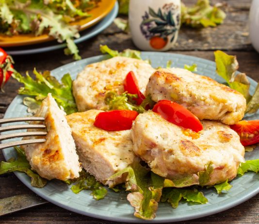 Котлеты из свинины и куриной грудки в духовке
